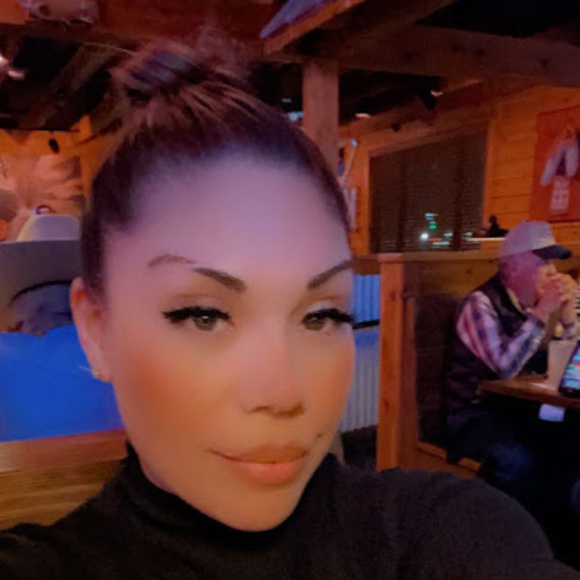 Meet your Posher, Taylor - Picture 1 of 1